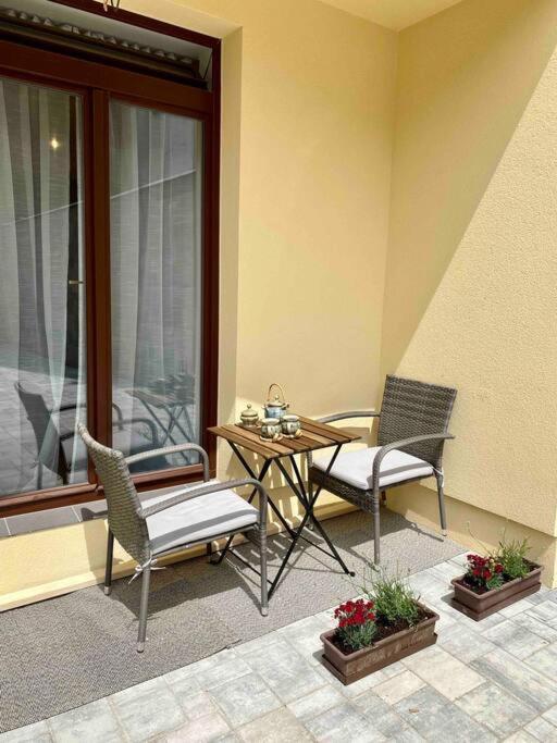 Studio V Prizemi S Kuchyni A Koupelnou Prague Luaran gambar